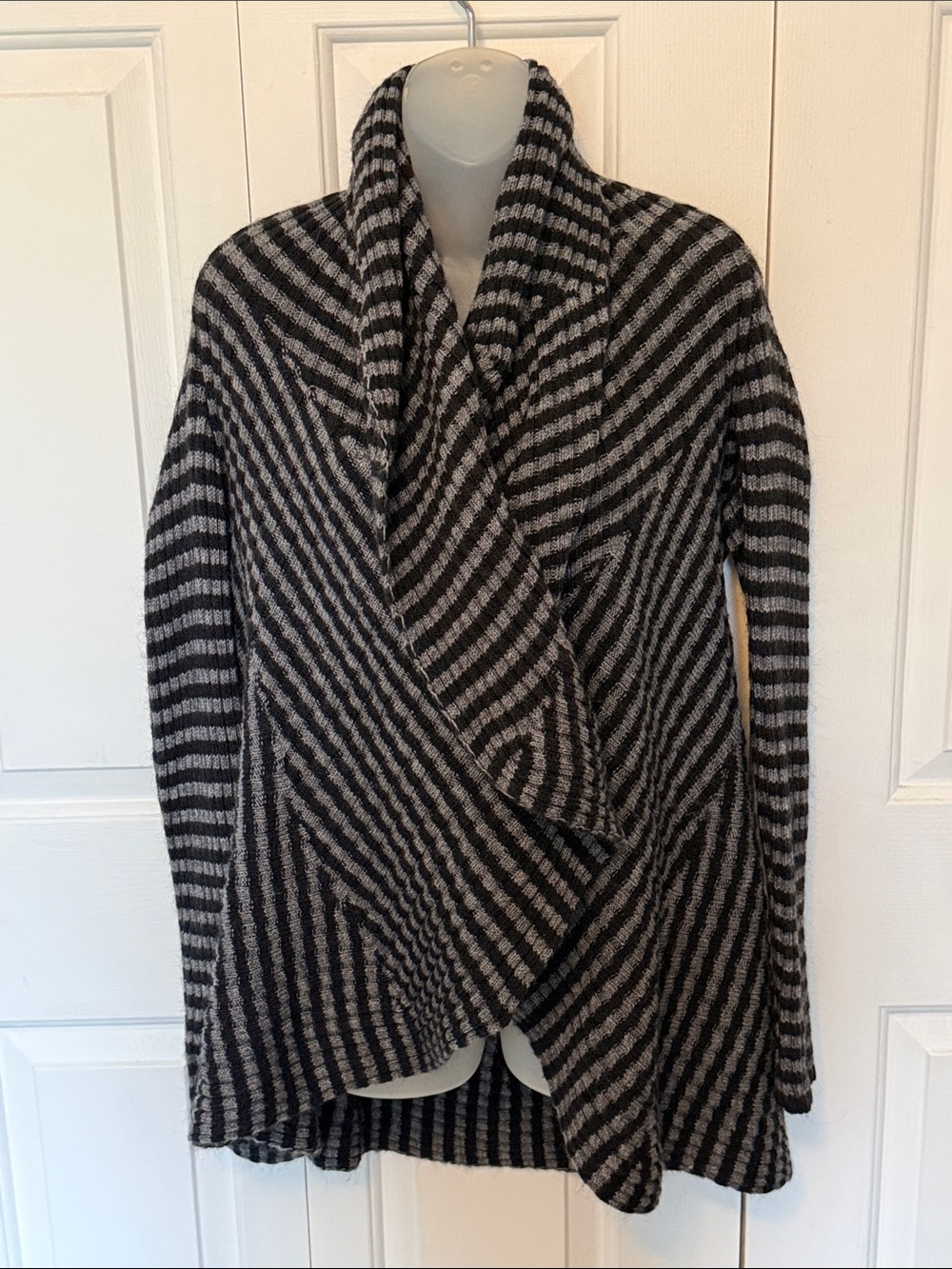 Striped Draped Open-Front Cardigan - Black & Gray Sz L B1313